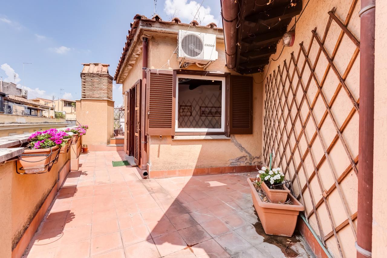 Romantic House With Terrace Exterior photo